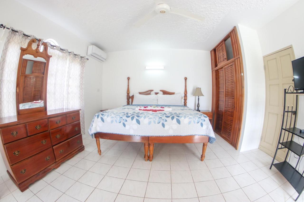 Van Villa Guesthouse Negril Exterior photo